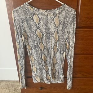 Like new long sleeve Rayon/spandex tee